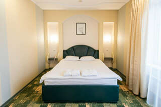 Гостиница Обертайх Люкс Калининград Семейный номер с балконом-1