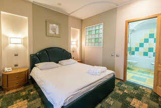 Гостиница Обертайх Люкс Калининград Семейный номер с балконом-9