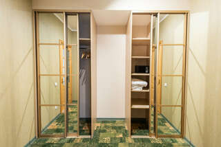 Гостиница Обертайх Люкс Калининград Семейный номер с балконом-5